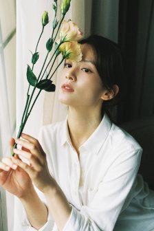 《年轻的女教师》