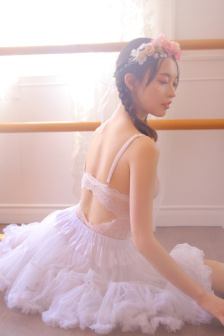 两男两女